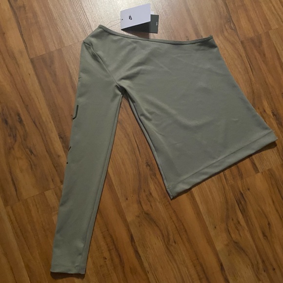 Nike SportswearWomen's Asymmetrical Long-Sleeve Top - Picture 10 of 10